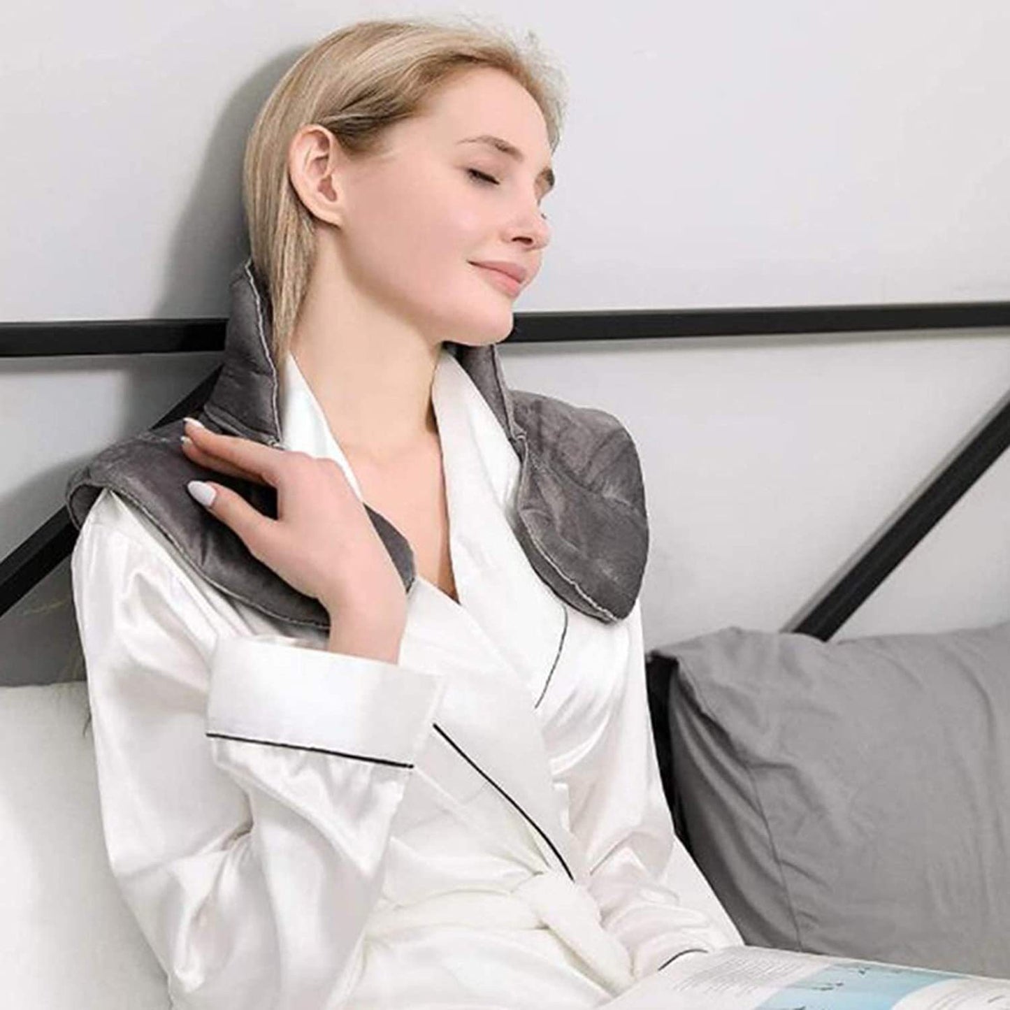 Heating neck pillow