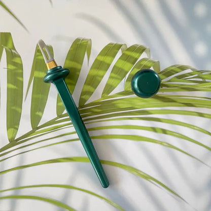 No-Skip Silicone Eyeliner Pen Tool