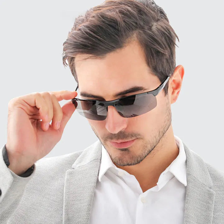 Automatic color-changing polarized sunglasses