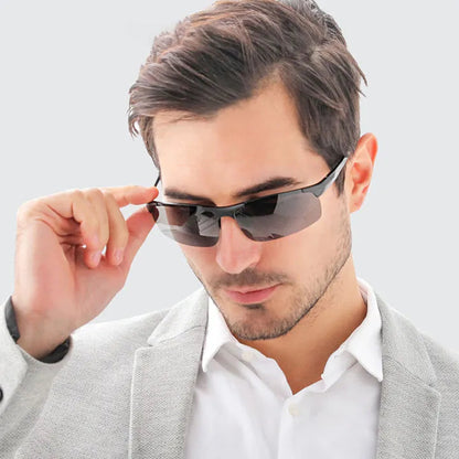 Automatic color-changing polarized sunglasses