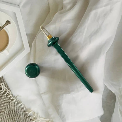 No-Skip Silicone Eyeliner Pen Tool